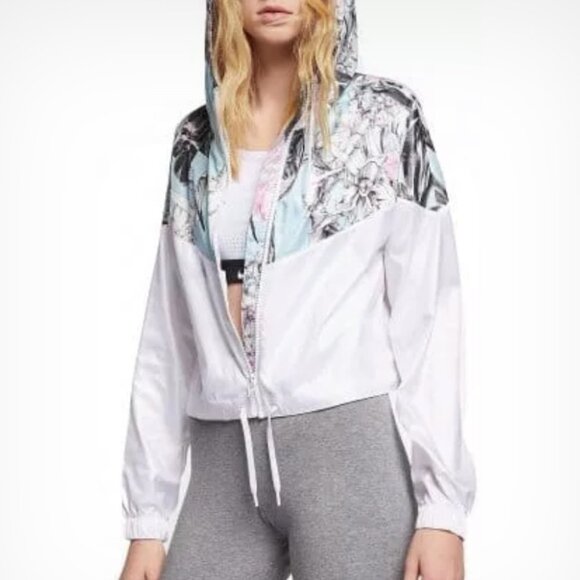 NEW Nike Hyper Windrunner Jacket - Picture 3 of 15